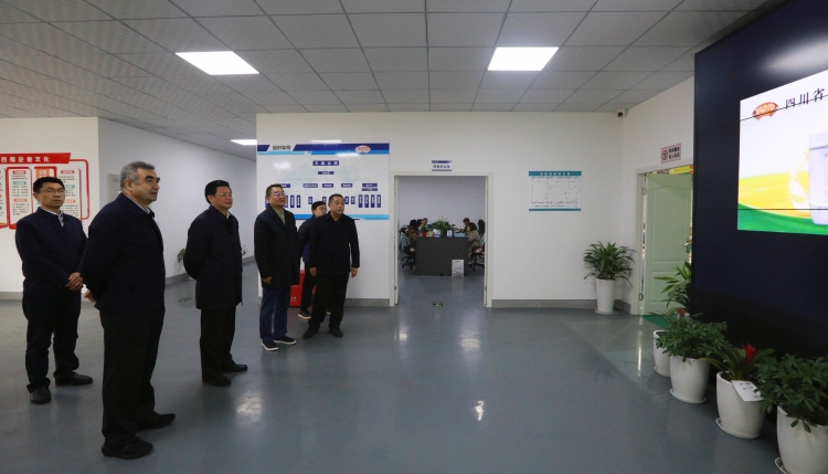 中華全國供銷合作總社常務理事、經濟發(fā)展與改革部部長阿地力?吾布力到棉麻集團 龍泉農產品集配中心調研