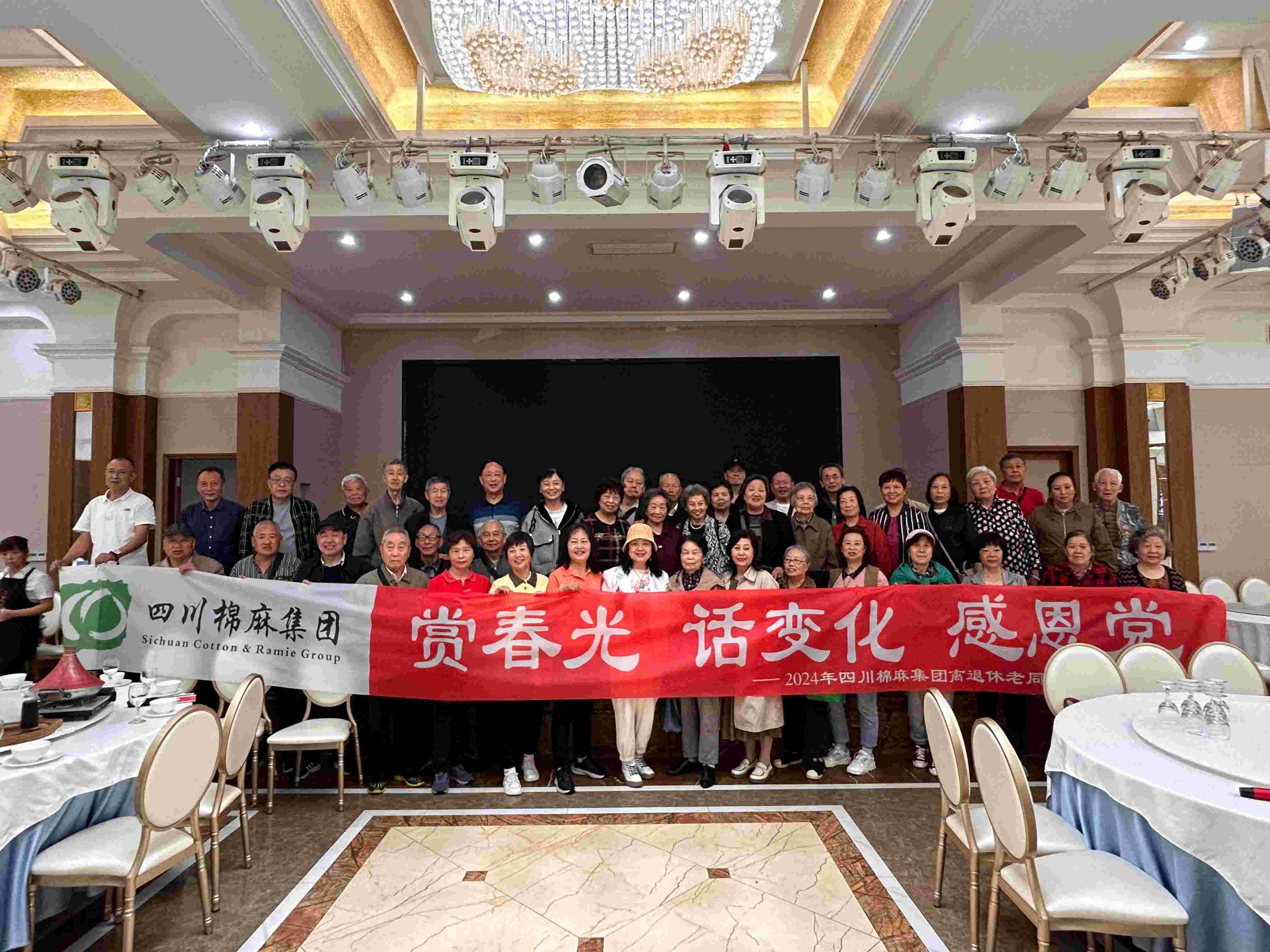 集團公司組織老同志開展“賞春光、話變化、感黨恩”戶外踏青活動